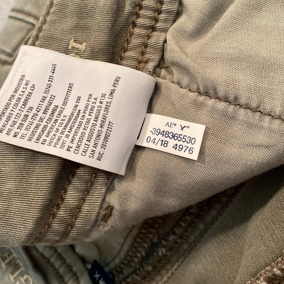 American Eagle - super stretch chino shorts. Size 00 - Picture 5 of 12